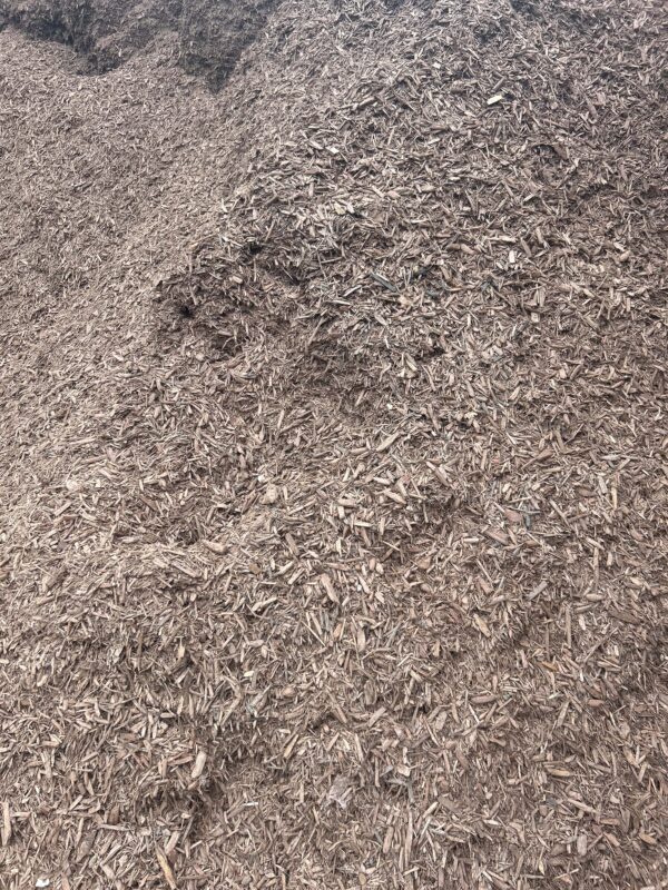 Double shredded hardwood mulch Dyed Brown